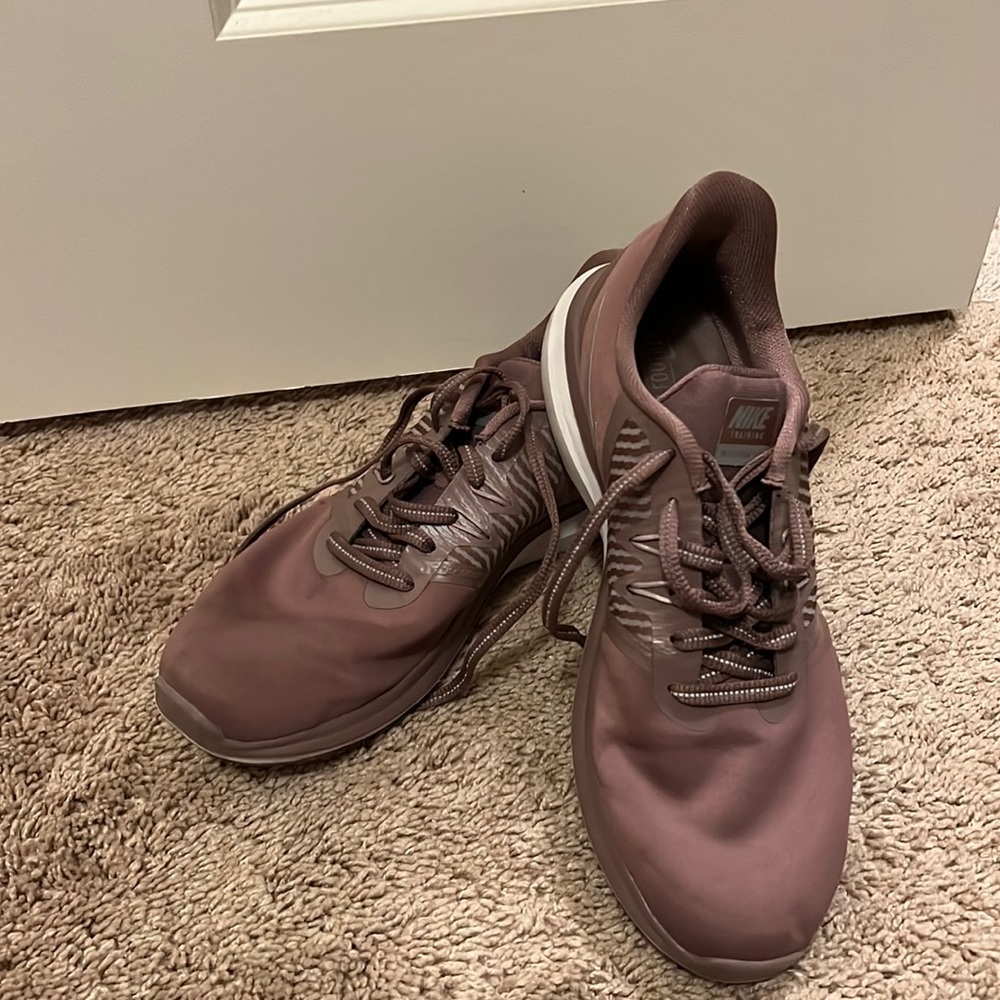 Rose pink Nike tennis shoes. They are a size 8.5.